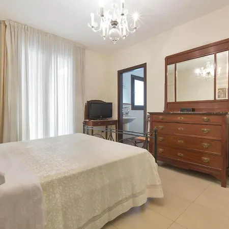 Sleeps 11 Pool Air Con *